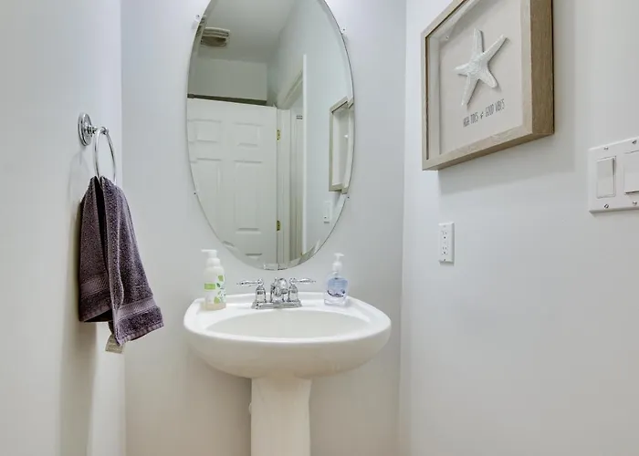 Walk To Boardwalk! Ocean Coastal Gem W/ Deck Holiday home