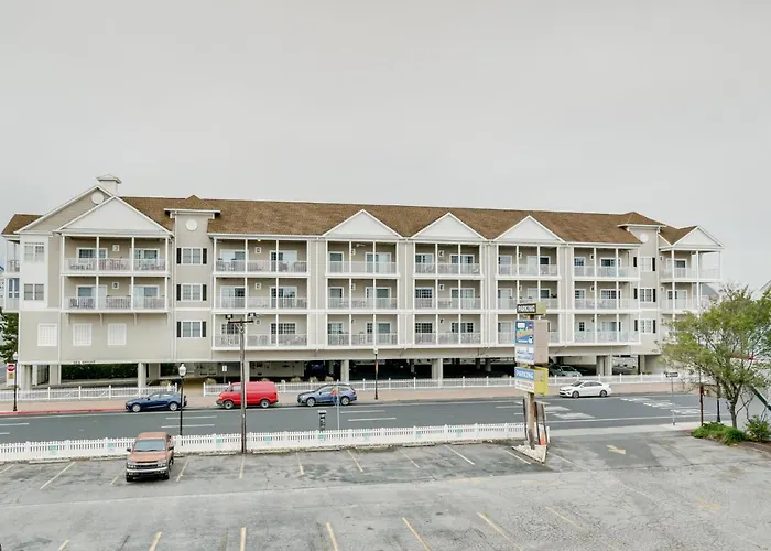 Holiday home Walk To Boardwalk! Ocean Coastal Gem W/ Deck *