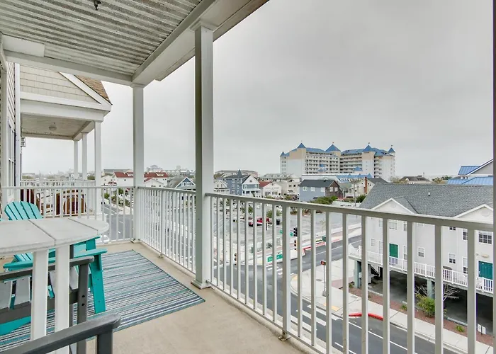 Walk To Boardwalk! Ocean Coastal Gem W/ Deck Holiday home Ocean City