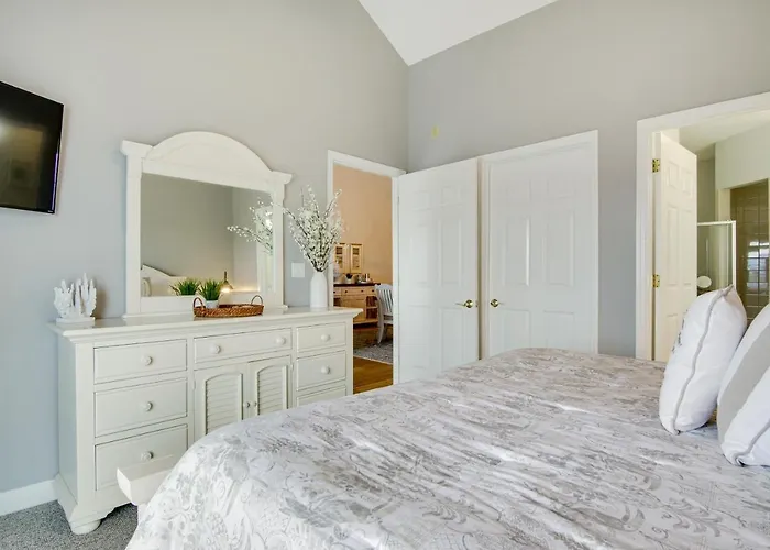 Walk To Boardwalk! Ocean Coastal Gem W/ Deck Holiday home
